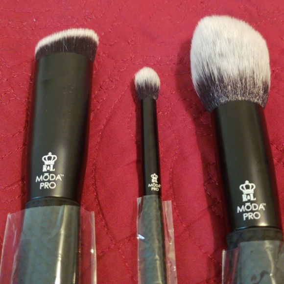Moda Pro Make up Brushes - Picture 2 of 3